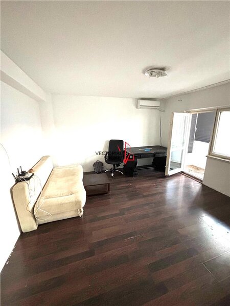 Doamna Ghica, Parcul Raul Colentina, bloc din 1987, reabilitat, et. 3/4